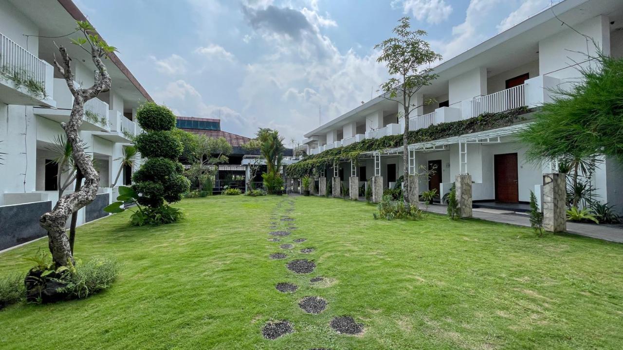 Lpp Convention Hotel Demangan Pakualaman Exterior foto